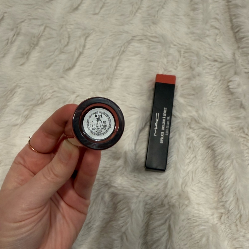 MAC Cosmetics Lipglass 307 Cultured - Picture 2 of 3